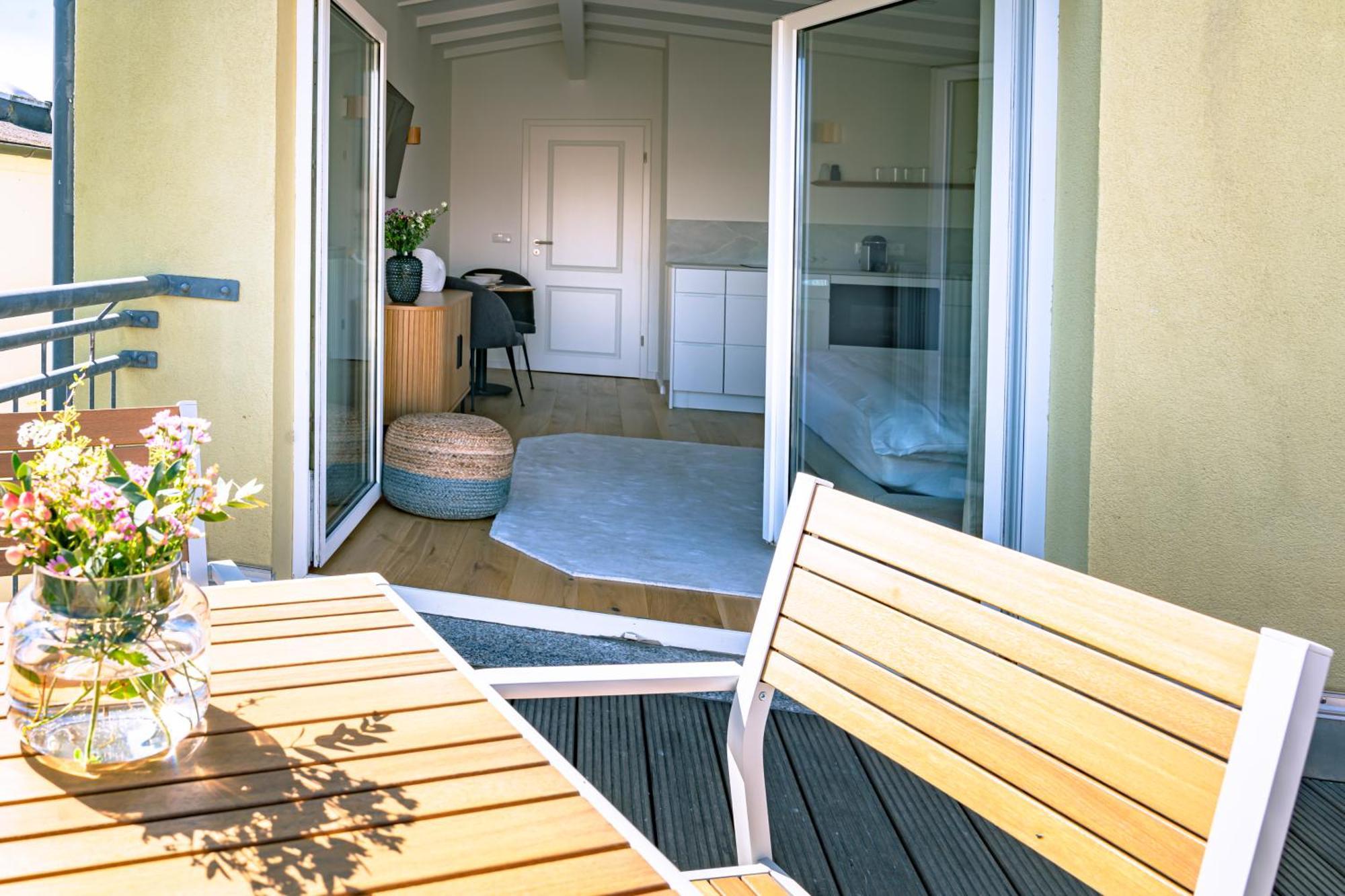 Kapitaenshaus Friedrich Franz - Premium Apartments 200 Meter Vom Strand Und Alten Strom Rostock Room photo